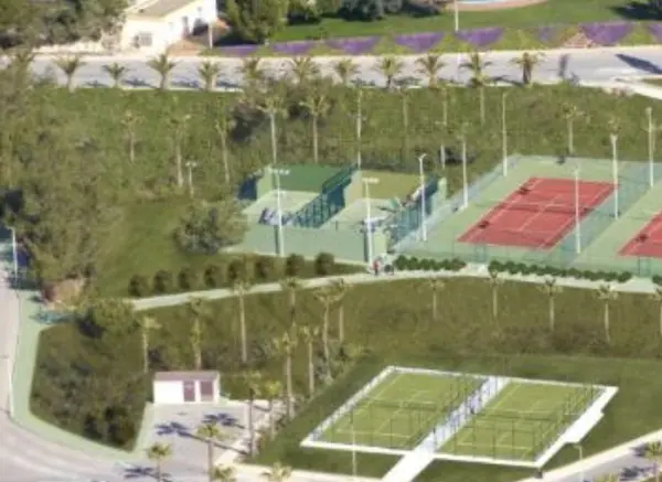 Pista de pádel en Hotel Golf Campoamor, Comunidad Valenciana - foto 2