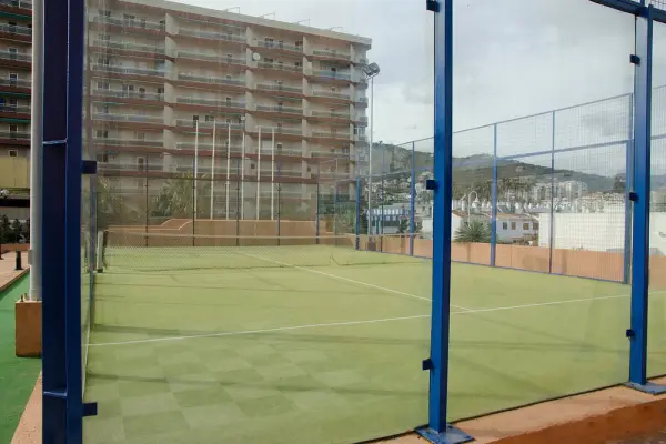 Pista de pádel en Hotel Ibersol Almuñécar Beach & Spa, Andalucía - foto 3