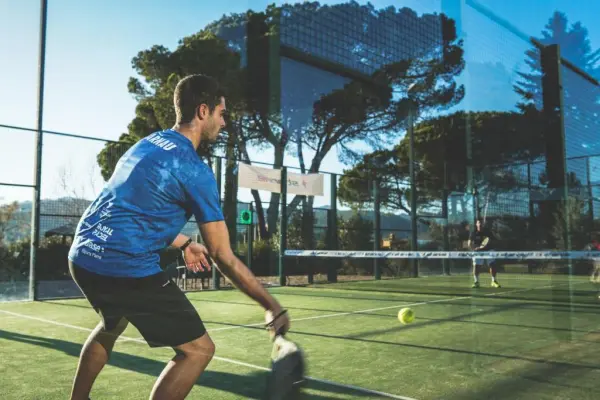 Pista de pádel en Hotel Mas Solà, Cataluña - foto 2