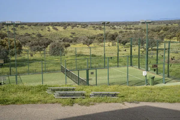 Pista de pádel en Hotel Parque de Monfragüe, Extremadura - foto 1