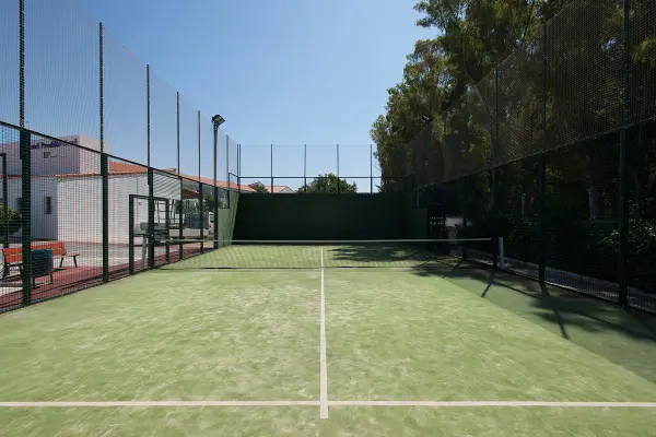 Pista de pádel en Hotel Pradillo Conil, Andalucía - foto 1