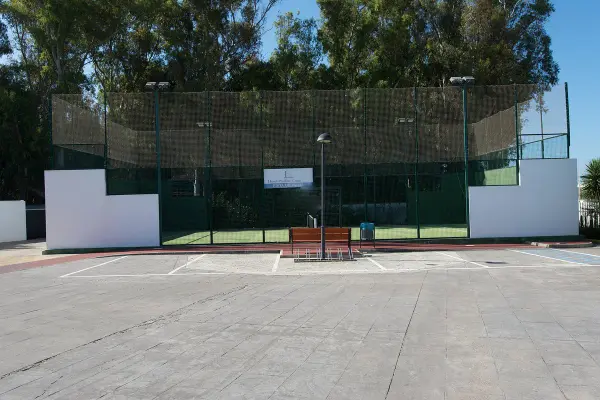 Terrain de padel : Hotel Pradillo Conil, Andalousie - photo 2