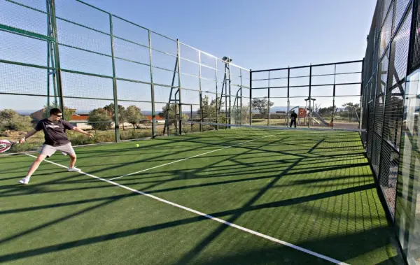 Padelplatz bei Hotel Restaurant Can Xiquet, Katalonien - Foto 3
