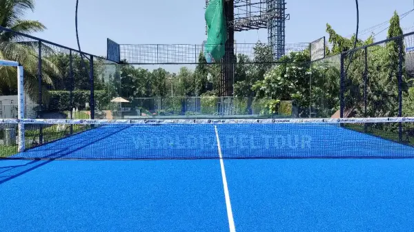Pista de pádel en Hotel Sahara Star, Maharashtra - foto 1