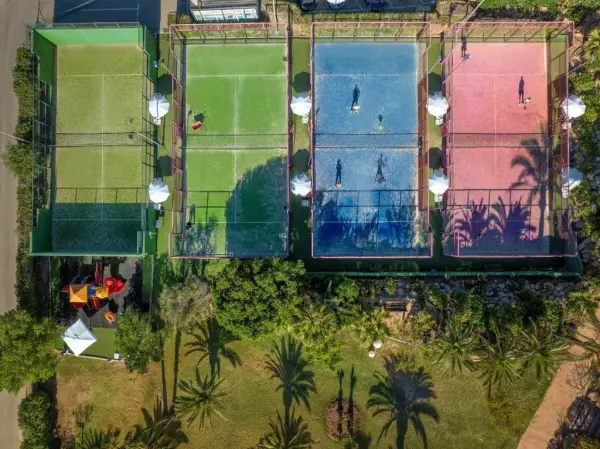 Padelplatz bei Hotel Servigroup Marina Playa, Andalusien - Foto 1