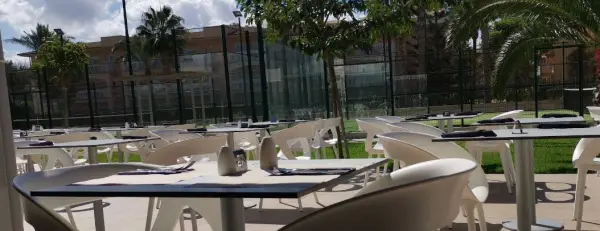 Padelplatz bei Hotel & Suites Tonga Tower Design, Balearen - Foto 2