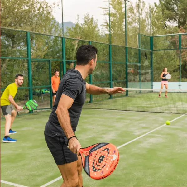 Terrain de padel : Hotel Terradets, Catalogne - photo 1