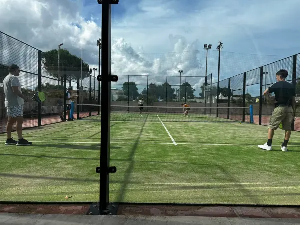 Padelplatz bei Hotel Thàlas Club, Torre dell'Orso - Foto 2