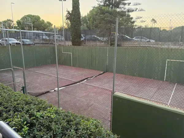 Padelplatz bei Hotel Vértice Sevilla Aljarafe, Andalusien - Foto 1
