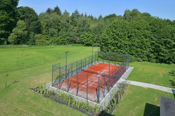Padelplatz bei ibis Styles Louvain-la-Neuve Hotel and Events, Wallonien - Foto 1
