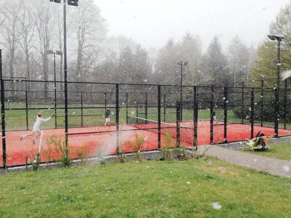 Padelplatz bei ibis Styles Louvain-la-Neuve Hotel and Events, Wallonien - Foto 3