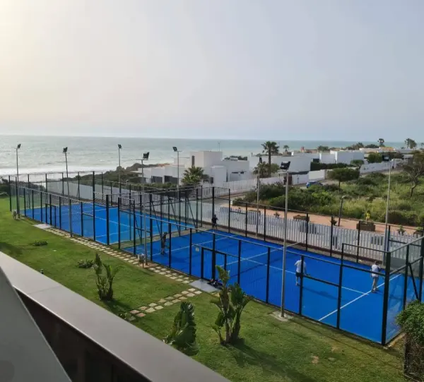 Padelplatz bei Ilunion Calas de Conil, Andalusien - Foto 1