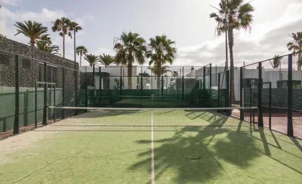 Pista de pádel en ILUNION Costa Sal Lanzarote, Islas Canarias - foto 1