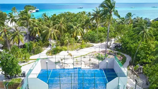 Padelplatz bei Kuredu Resort & Spa, Lhaviyani-Atoll - Foto 3