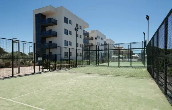 Pista de pádel en Leo Deluxe Punta Umbría, Andalucía - foto 3