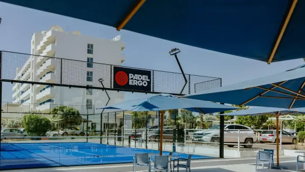 Terrain de padel : Lordos Beach Hotel & Spa, Larnaca - photo 1