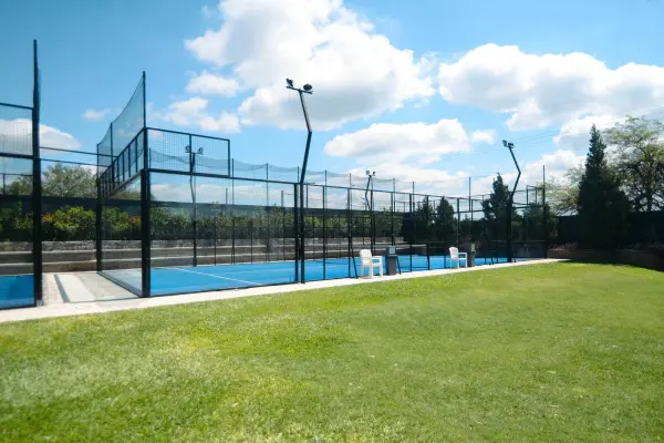 Padelplatz bei Los Pinos Resort & Spa Termal All Inclusive, Nordwestargentinien - Foto 1