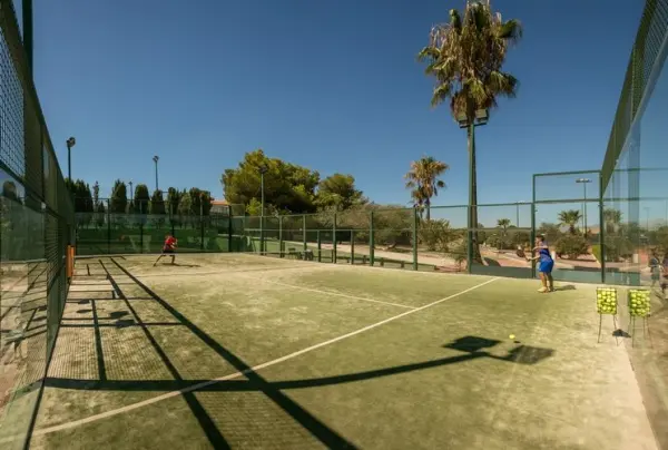 Pista de pádel en Magic Robin Hood, Comunidad Valenciana - foto 1