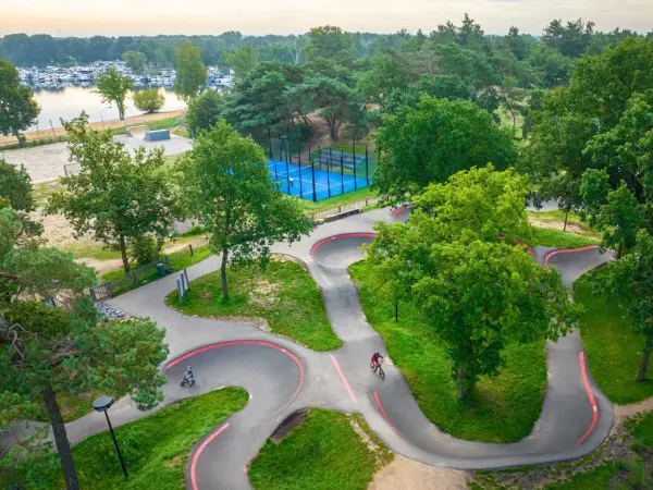 Terrain de padel : Marina Resort Well, Limbourg - photo 1