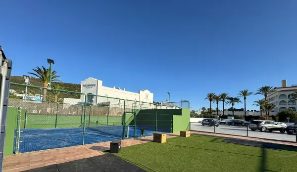 Pista de pádel en Meliá Zahara Resort & Villas, Andalucía - foto 1