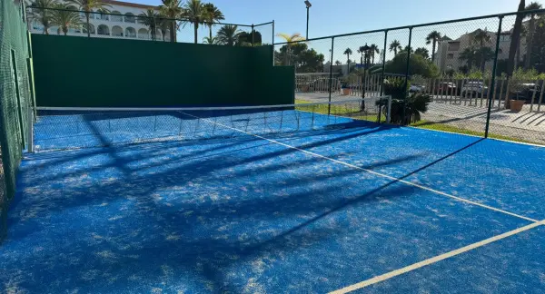 Pista de pádel en Meliá Zahara Resort & Villas, Andalucía - foto 2