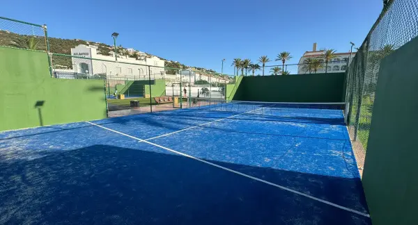 Pista de pádel en Meliá Zahara Resort & Villas, Andalucía - foto 3