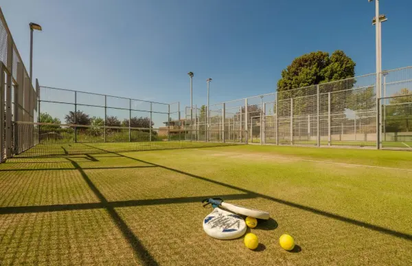 Terrain de padel : Naturaki Can Pardal, Catalogne - photo 1
