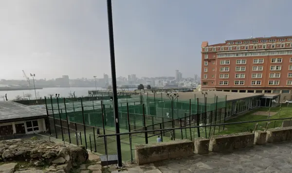 Padelplatz bei NH Collection A Coruña Finisterre, Galicien - Foto 1