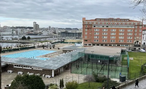Padelplatz bei NH Collection A Coruña Finisterre, Galicien - Foto 2