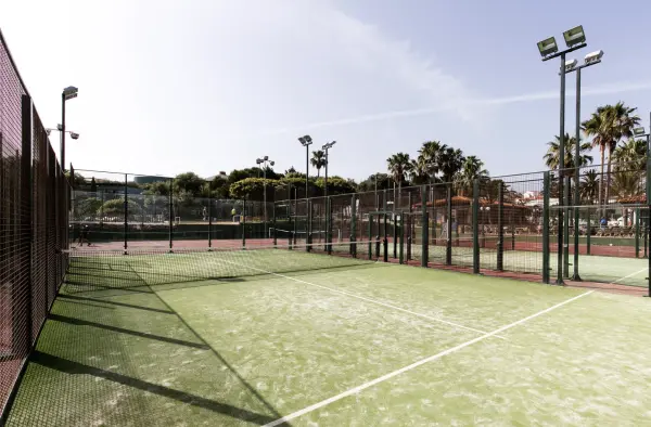 Padelplatz bei Occidental Menorca, Balearen - Foto 1
