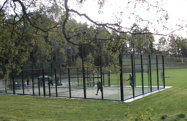 Padelplatz bei Ollestad gård, Västra Götaland - Foto 1