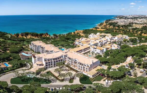 Pine Cliffs Resort - hotel photo 2