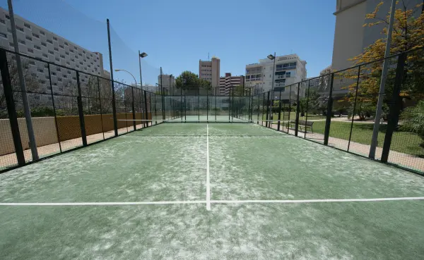 Padelplatz bei Port Alicante City & Beach, Region Valencia - Foto 1