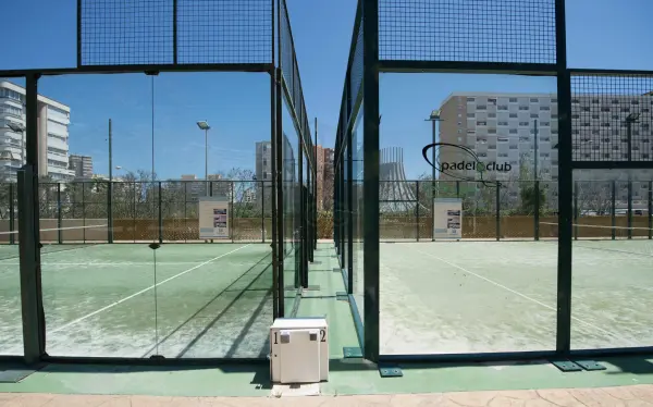 Padelplatz bei Port Alicante City & Beach, Region Valencia - Foto 2