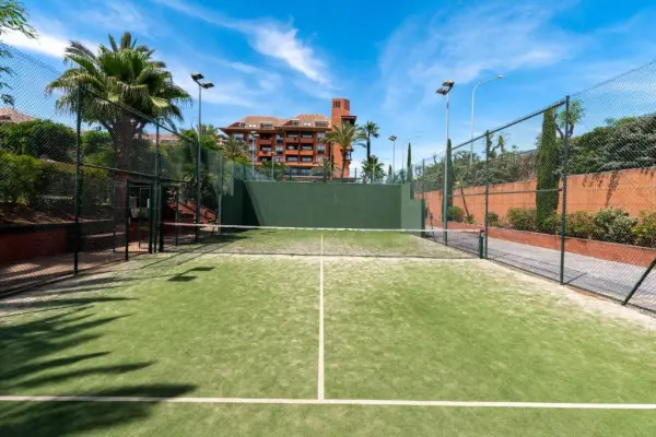 Pista de pádel en Puerto Antilla Grand Hotel, Andalucía - foto 1
