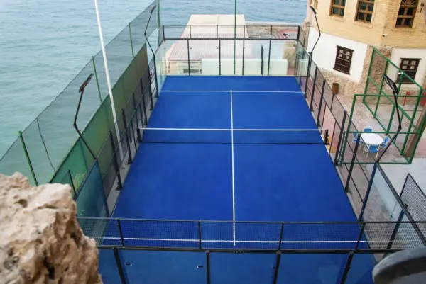 Pista de pádel en Radisson Blu Hotel, Kuwait, Gobernación de Hawalli - foto 1