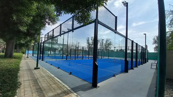 Terrain de padel : Radisson Blu Hotel & Resort, Abu Dhabi Corniche, Abou Dabi - photo 1