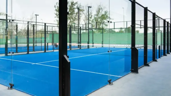 Terrain de padel : Radisson Blu Hotel & Resort, Abu Dhabi Corniche, Abou Dabi - photo 2