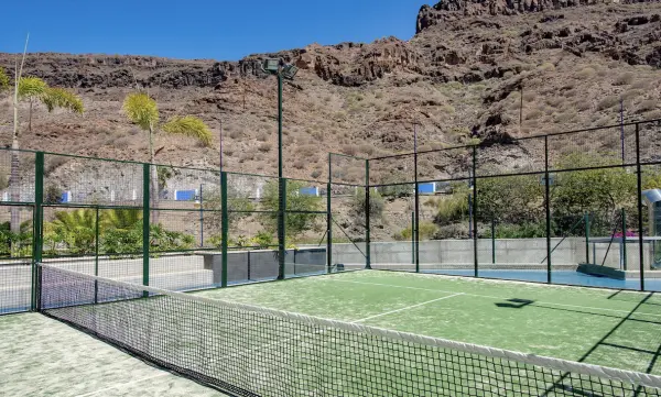 Pista de pádel en Radisson Blu Resort & Spa, Gran Canaria Mogan, Islas Canarias - foto 2