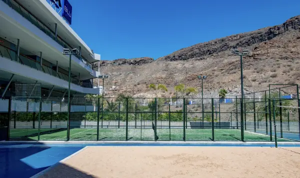 Pista de pádel en Radisson Blu Resort & Spa, Gran Canaria Mogan, Islas Canarias - foto 3
