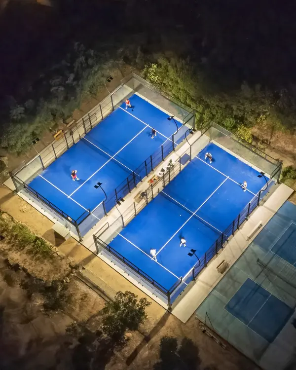 Padelplatz bei Residence Hotel Lu Nibareddu, Porto San Paolo - Foto 2