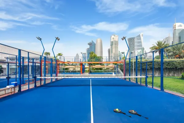 Padelplatz bei Sheraton Grand Doha Resort & Convention Hotel, Doha - Foto 3