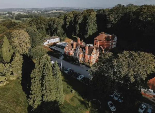 The Coed-y-Mwstwr Hotel - Hotelfoto 1