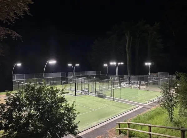 Padelplatz bei The Coed-y-Mwstwr Hotel, Bridgend - Foto 1