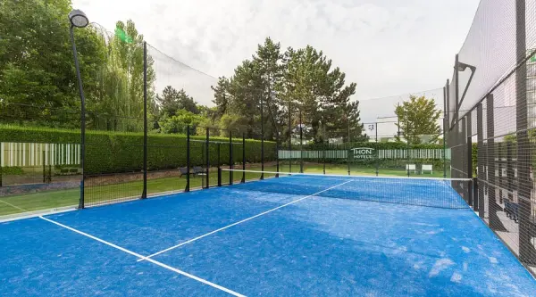 Terrain de padel : Thon Hotel Brussels Airport, Flandre - photo 1