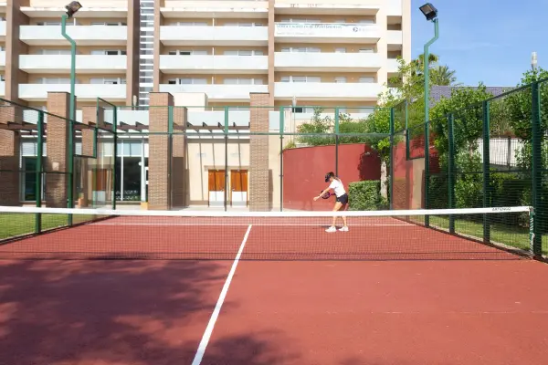 Terrain de padel : UHC Spa Aqquaria Family Complex, Catalogne - photo 3