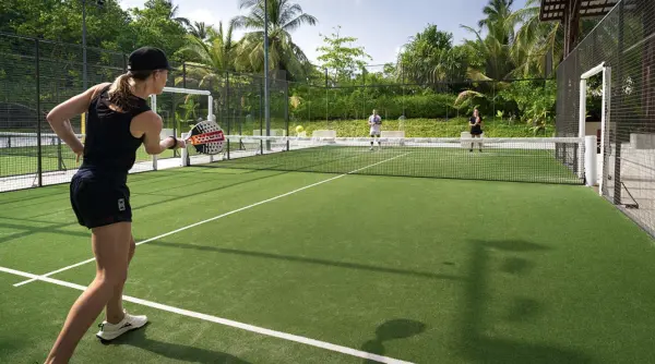 Padelplatz bei Velaa Private Island, Noonu-Atoll - Foto 3